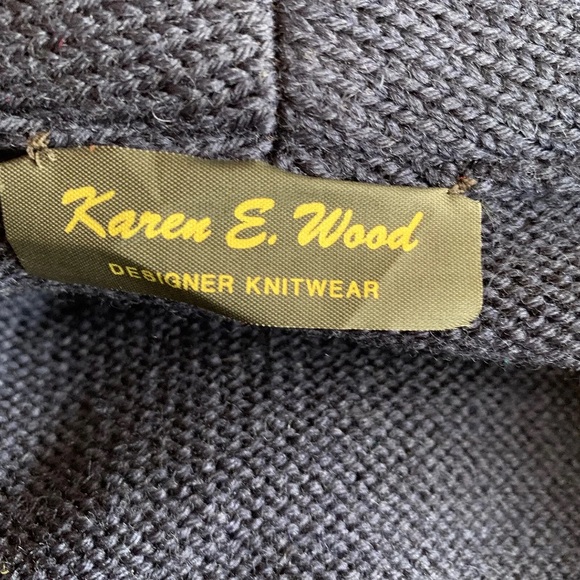 Vintage long line cardigan size medium pure wool with suede patches - Picture 9 of 10